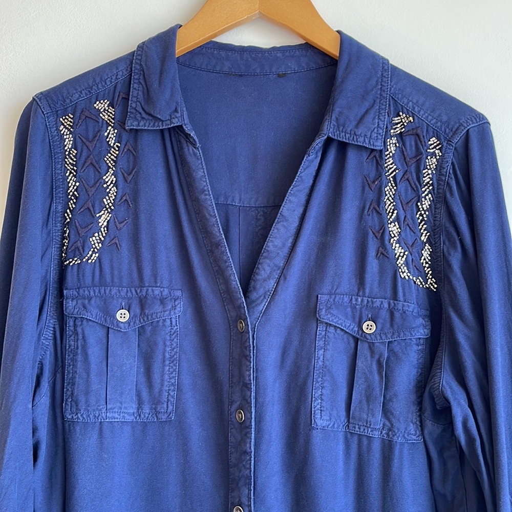 Beautiful beaded button down Blouse. L - Picture 3 of 5